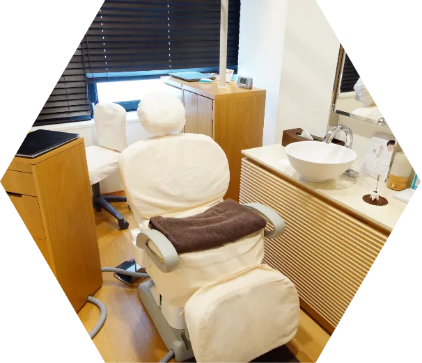 落ち着いた雰囲気の中でリラックスして治療を受けられる